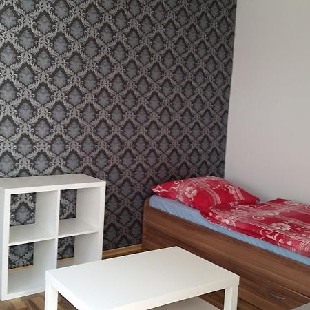 Frankfurt Airport & Fair Apartment Kelsterbach Zimmer foto