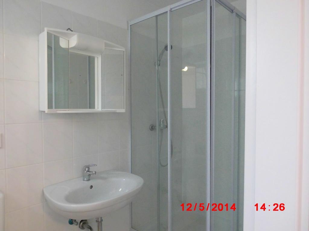 Frankfurt Airport & Fair Apartment Kelsterbach Zimmer foto