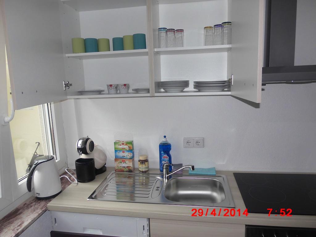 Frankfurt Airport & Fair Apartment Kelsterbach Zimmer foto
