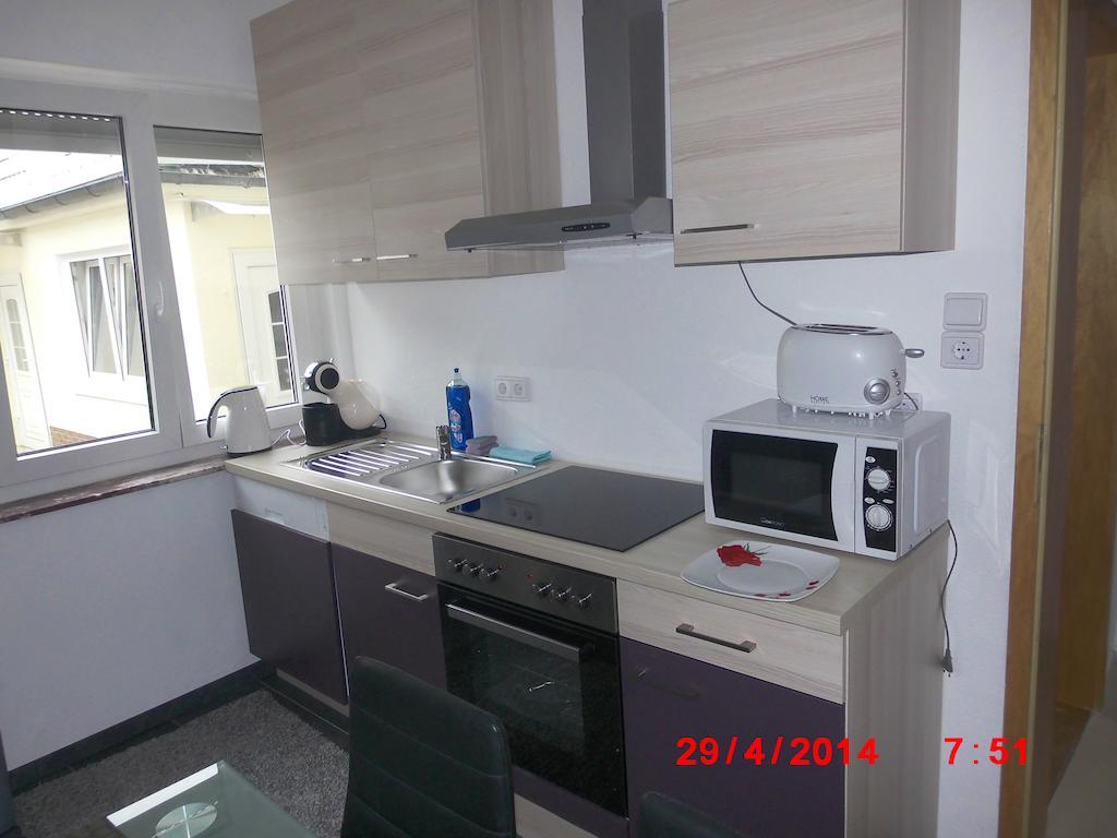Frankfurt Airport & Fair Apartment Kelsterbach Zimmer foto